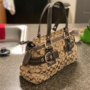 COACH Signature 🔥 Authentic Leather Trim Bag 💅🏾